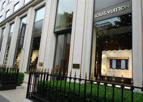 avenue montaigne louis vuitton|marquage chaud paris montaigne.